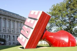 Timbro "Free" a Cleveland City Hall (collaborazione con van Brug