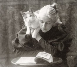 Amelia Van Buren con il gatto