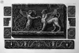 Due fregi ornamentali in marmo e sei frammenti (Aldobrandini e V
