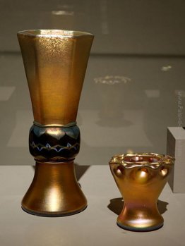 Vaso footed esagonale