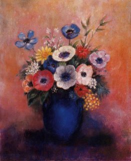 Mazzo di fiori in un vaso blu
