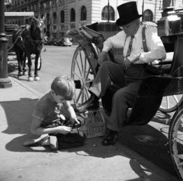 New York (Boy brillante Calzature), luglio 1952