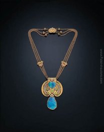 Collana. 'Black Opal, granato demantoide, zaffiro, smalto, oro