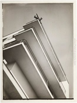 Xanti Schawinsky su un balcone Bauhaus