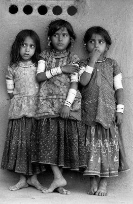 Tre Harijan ragazze, Kutch, Gujarat