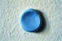 Work No. 79 (Alcuni Blu-Tack impastata, rotolato in una palla, e